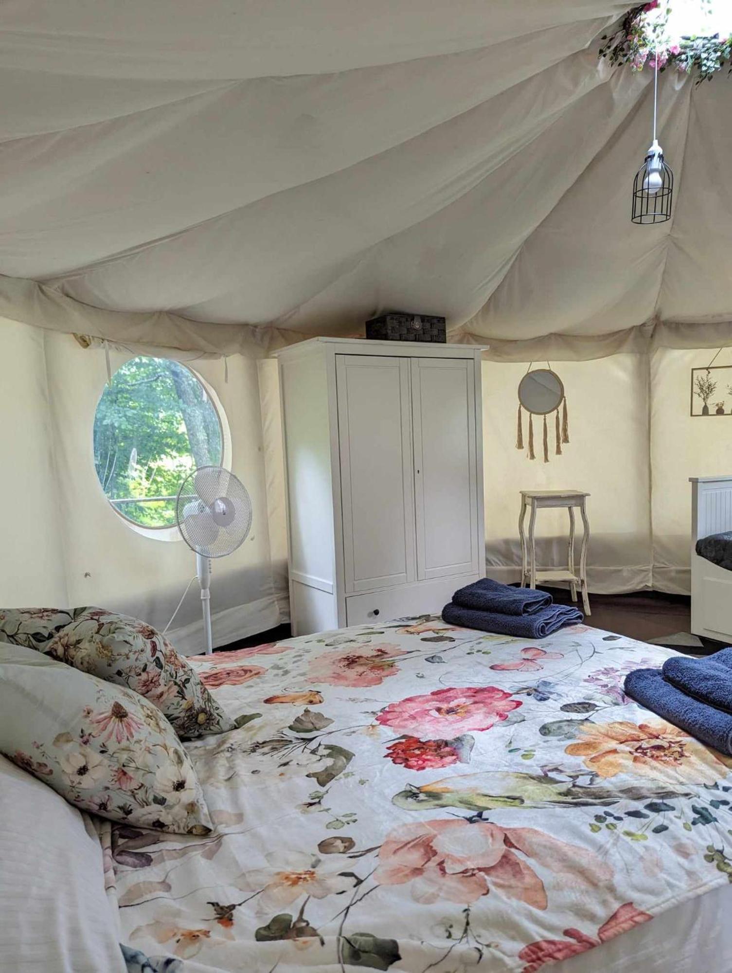 Luxury Glamping @Moulin Des Forges Moutier-Malcard Exterior foto